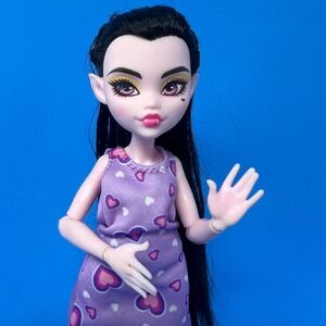 Monster High Draculaura Doll G3 Vampire Articulated Purple Heart Dress